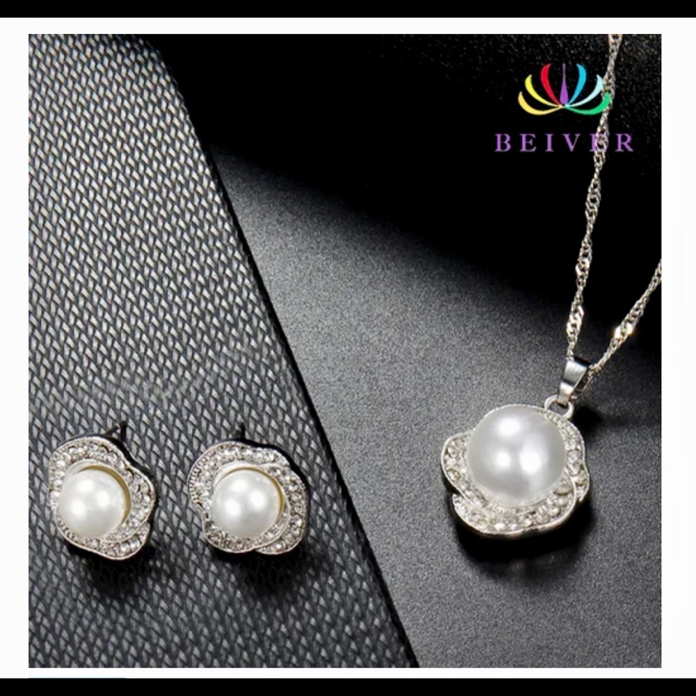 ❌SOLD❌ Silver & Pearl Necklace and Earring Set, New - Picture 10 of 11
